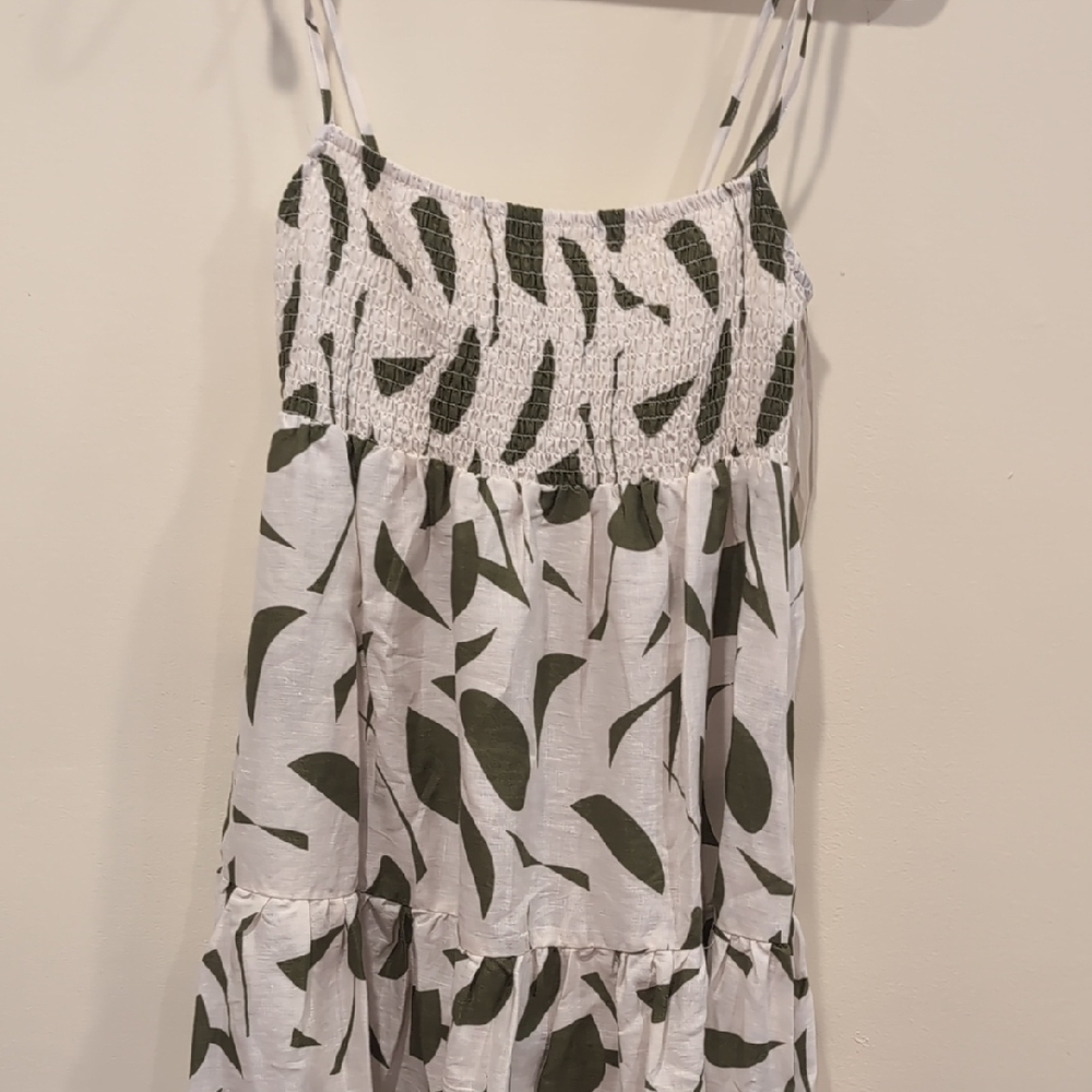 Astr Green and White Sleeveless Midi Sundress - Picture 3 of 8